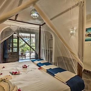 Zimmer mit Kingsize-Bett